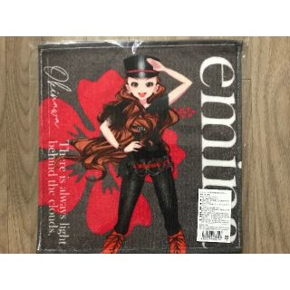 セブンイレブン　非売品　安室奈美恵さん公認eminaハンドタオル(ミュージシャン)