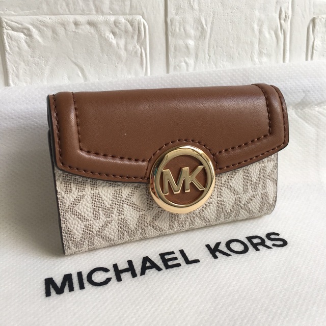 Michael Kors(マイケルコース)の新品★定価27,500円★マイケルコース シグネチャー バニラ キーケース  レディースのファッション小物(キーケース)の商品写真