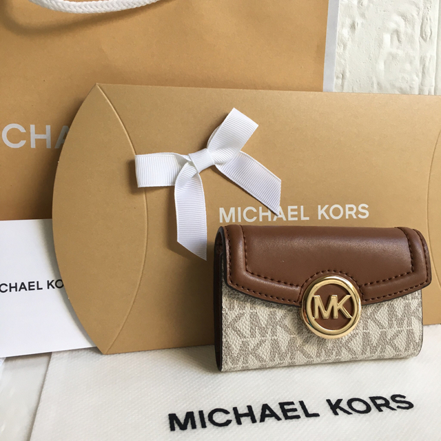 Michael Kors(マイケルコース)の新品★定価27,500円★マイケルコース シグネチャー バニラ キーケース  レディースのファッション小物(キーケース)の商品写真