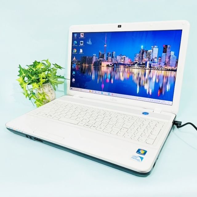 美品✨カメラ付きノートパソコン✨初心者⭕️すぐ使える設定済みPC✨メモリ8G大容量