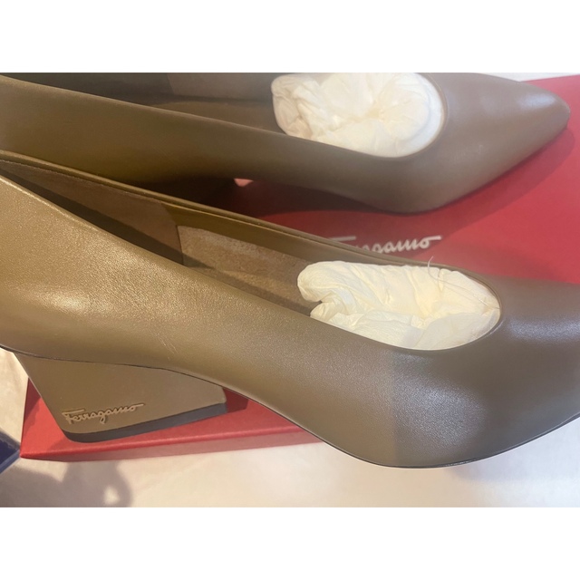 Salvatore Ferragamo(サルヴァトーレフェラガモ)のフェラガモパンプス新品未使用 レディースの靴/シューズ(ハイヒール/パンプス)の商品写真