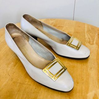 サルヴァトーレフェラガモ(Salvatore Ferragamo)の★フェラガモ　ホワイト　パンプス　6C フォーマル(ハイヒール/パンプス)