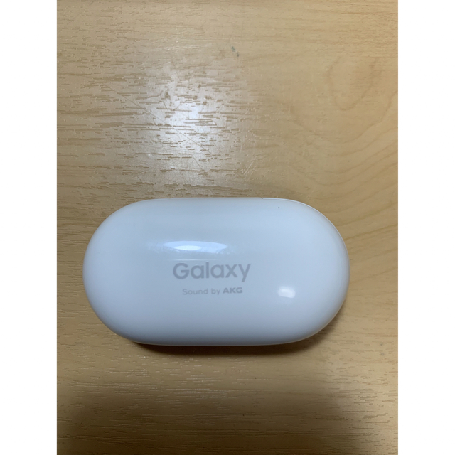 Galaxy(ギャラクシー)のGalaxy Buds＋ SM-R175NZWAXJP  付属品すべてあります スマホ/家電/カメラのオーディオ機器(ヘッドフォン/イヤフォン)の商品写真