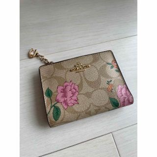 コーチ(COACH)のcoach 二つ折り財布　ピンク　花柄(財布)