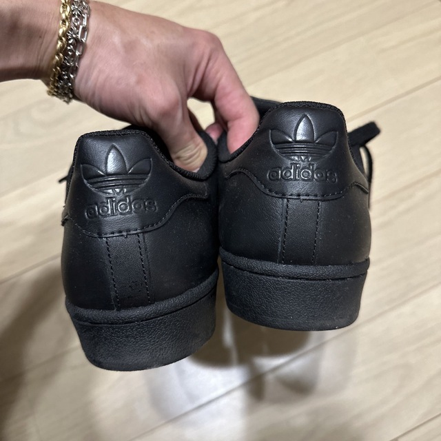 adidas(アディダス)のアディダス スーパースターオールブラック メンズの靴/シューズ(スニーカー)の商品写真