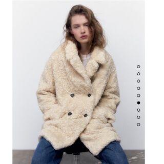 新品！未使用！タグ付！♥️ZARA♥️フェイクファーコート。サイズＬ。