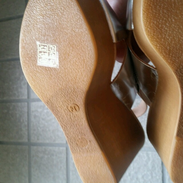 bianca maria(ビアンカマリア)の1月20日まで、dekita樣専用、新品未使用品サンダル　シルバー レディースの靴/シューズ(サンダル)の商品写真