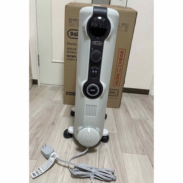 DeLonghi(デロンギ)のデロンギオイルヒーター スマホ/家電/カメラの冷暖房/空調(オイルヒーター)の商品写真