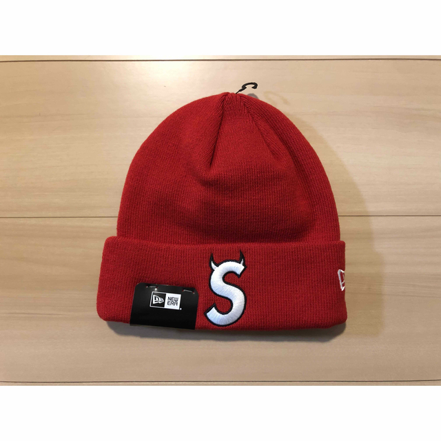 帽子シュプリーム　New Era S Logo Beanie　赤