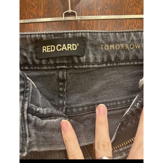 TOMORROWLAND(トゥモローランド)の【別注】RED CARD×TOMORROWLAND TOMORROWデニムパンツ レディースのパンツ(デニム/ジーンズ)の商品写真