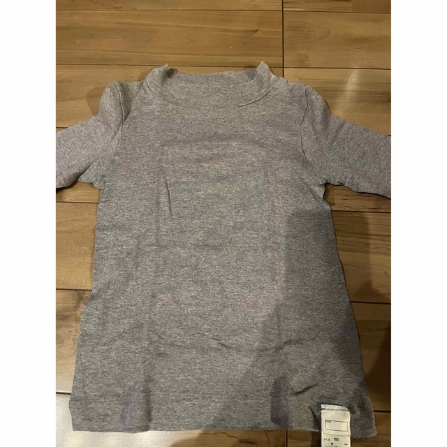 MUJI (無印良品)(ムジルシリョウヒン)の無印良品　ハイネックカットソー　七分袖Tシャツ　110cm グレー　ボーダー キッズ/ベビー/マタニティのキッズ服男の子用(90cm~)(Tシャツ/カットソー)の商品写真