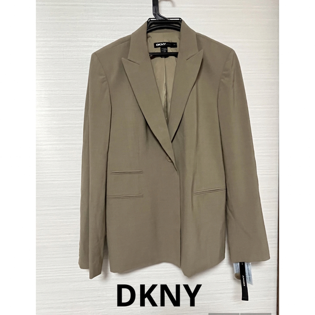 DKNY(ダナキャランニューヨーク)のDKNY ジャケット　米国購入　新品タグ付 レディースのジャケット/アウター(テーラードジャケット)の商品写真