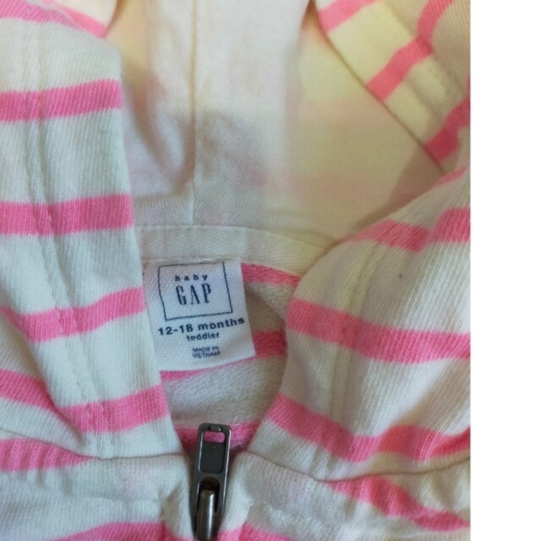 babyGAP(ベビーギャップ)のGAP　パーカー　上着　80　女の子 キッズ/ベビー/マタニティのキッズ服女の子用(90cm~)(ジャケット/上着)の商品写真