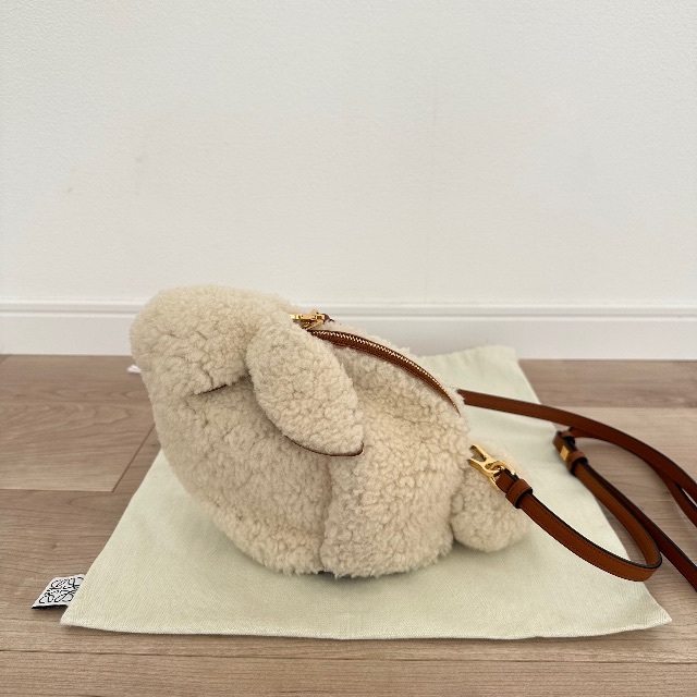 新しいコレクション LOEWE バニーショルダーバッグ 希少 LOEWE