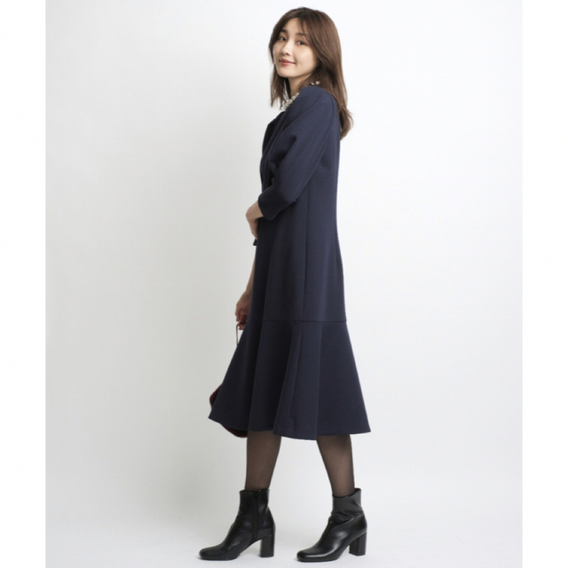 ジャスグリッティー【新品】今期22AW上品パール付ワンピース 紺 卒入学 ジャスグリッティー 上品 ワンピース