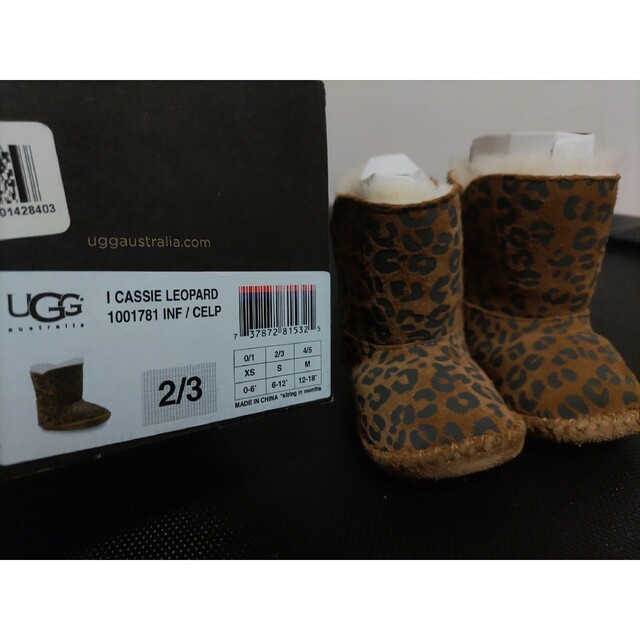 UGG(アグ)のUGG 13cm  新品未使用　箱付き キッズ/ベビー/マタニティのベビー靴/シューズ(~14cm)(ブーツ)の商品写真