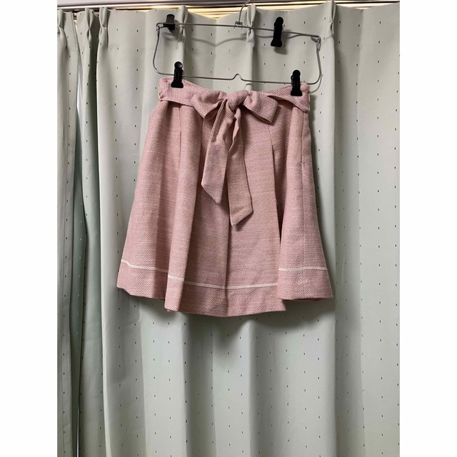 【未使用品】ピンク　スカート　膝丈　オフィス　リボン付き レディースのスカート(ひざ丈スカート)の商品写真