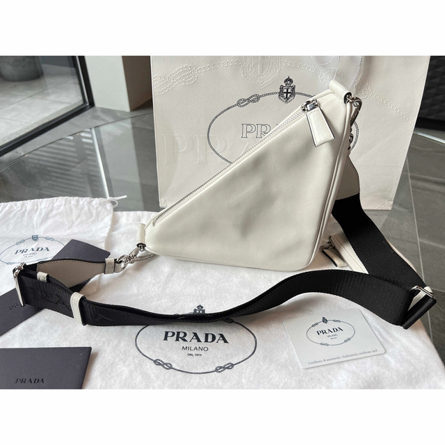 PRADA プラダ トライアングル レザー ショルダーバッグ