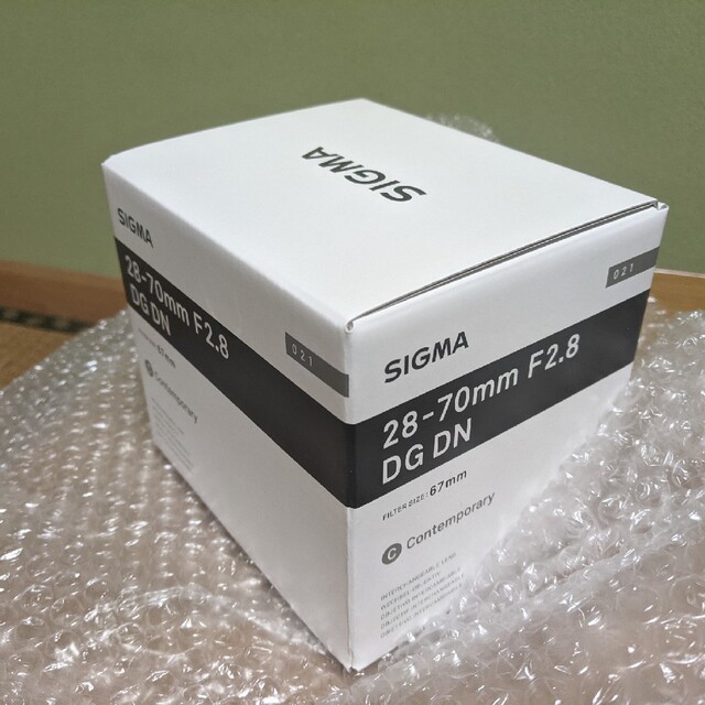 SONY(ソニー)の【未開封】sigma 28-70 f2.8 レンズ　 ソニーEマウント スマホ/家電/カメラのカメラ(レンズ(ズーム))の商品写真