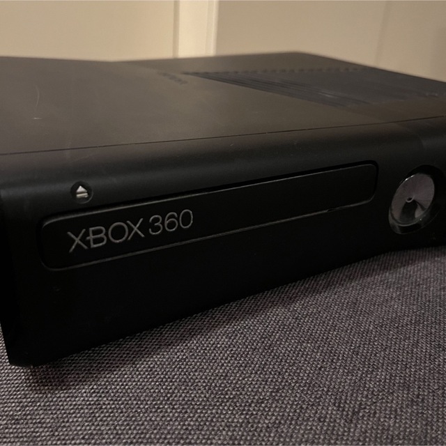 Xbox360(エックスボックス360)の【早い者勝ち】XBOX360 S  console  コントローラー3個付き エンタメ/ホビーのゲームソフト/ゲーム機本体(家庭用ゲーム機本体)の商品写真