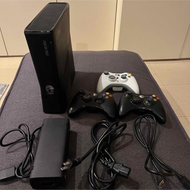 【早い者勝ち】XBOX360 S  console  コントローラー3個付き