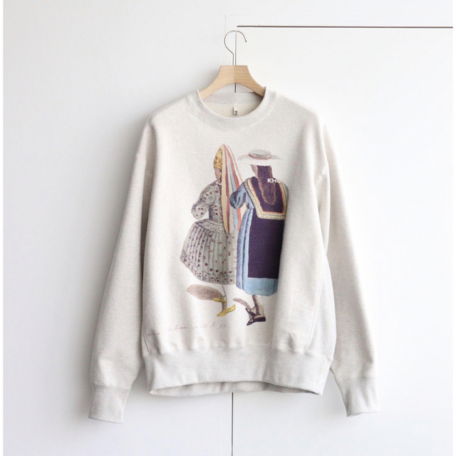 通常在庫品 【KHOKI /コッキ】VYG sweatshirt / ヴォヤージュ