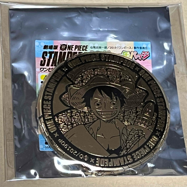 ONE PIECE ワンピース　トレジャー缶バッジ　海賊万博編 金ぴか ルフィ