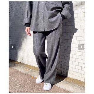 スピックアンドスパン(Spick & Span)のplain clothセンタープレスパンツ(カジュアルパンツ)