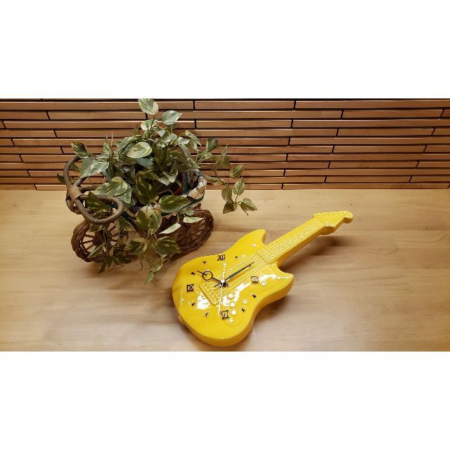 ギター型　掛け時計　黄色
