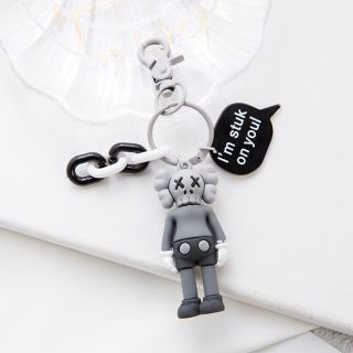 新品　可愛い　カウズkaws キーホルダー　ストラップ　バッグホルダー　グレー(キーホルダー)