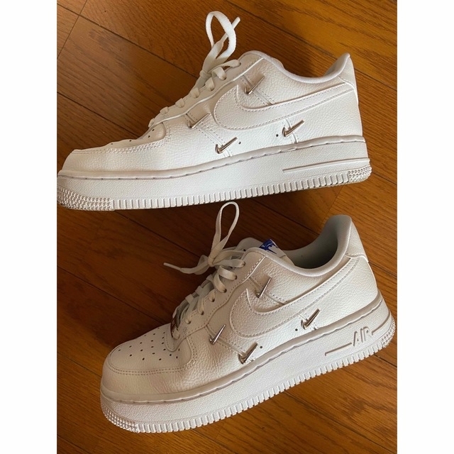 NIKE(ナイキ)のあわ様専用　NIKE WMNS AIR FORCE 1 ’07 LX レディースの靴/シューズ(スニーカー)の商品写真