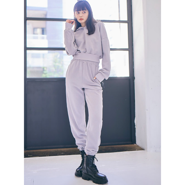 GRL(グレイル)のGRL  裏起毛クロップド丈パーカーXジョガーパンツセットアップ[pm090] レディースのトップス(トレーナー/スウェット)の商品写真