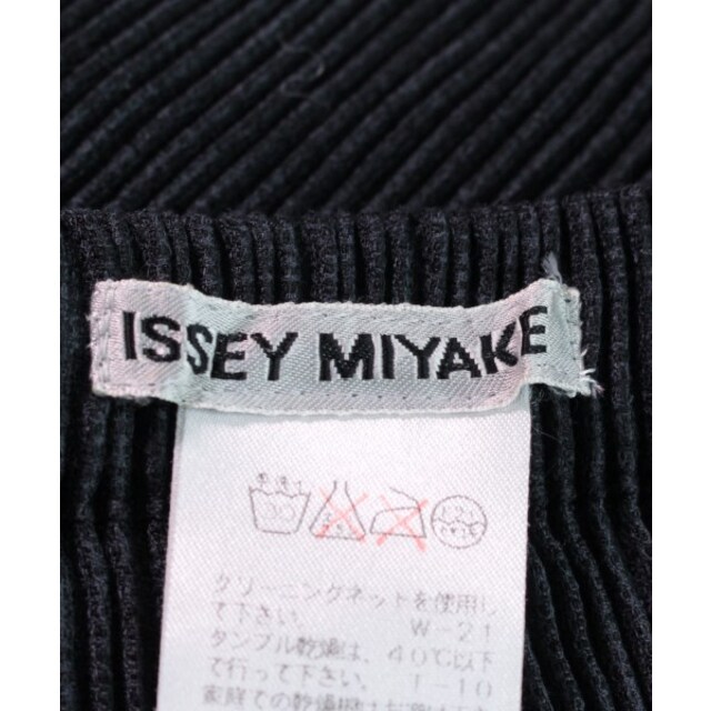 ISSEY MIYAKE(イッセイミヤケ)のISSEY MIYAKE ロング・マキシ丈スカート S チャコールグレー 【古着】【中古】 レディースのスカート(ロングスカート)の商品写真