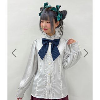 アクシーズファム(axes femme)の新品★axes femme kawaii★ストライプサテンブラウス★グレー(シャツ/ブラウス(長袖/七分))