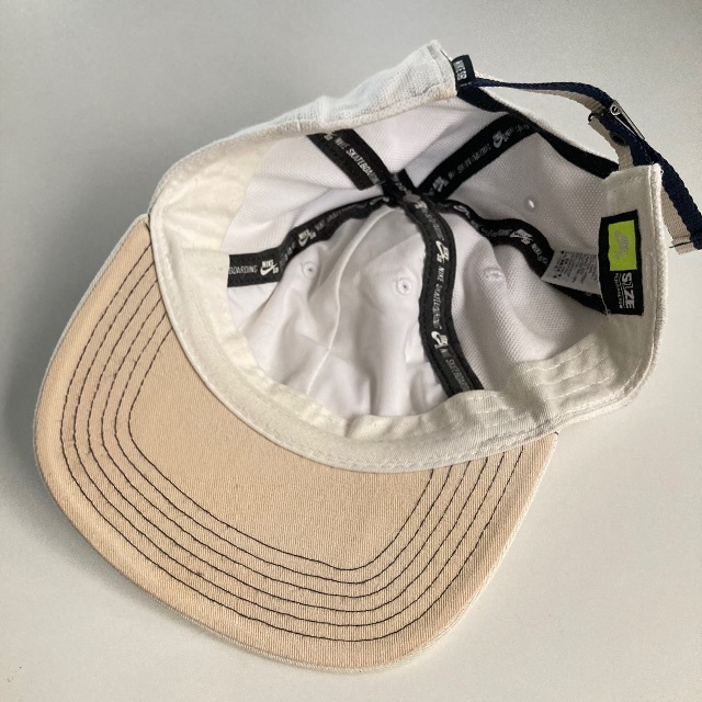 NIKE(ナイキ)のしゅん様専用9/7 NIKE SB cap /white×navy×yellow メンズの帽子(キャップ)の商品写真