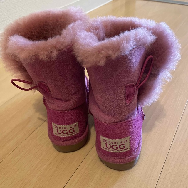 UGG(アグ)のUGG ブーツ　ピンク　キッズ15.5cm キッズ/ベビー/マタニティのキッズ靴/シューズ(15cm~)(ブーツ)の商品写真