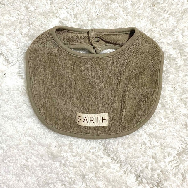 EARTH / Organic bib キッズ/ベビー/マタニティのこども用ファッション小物(ベビースタイ/よだれかけ)の商品写真