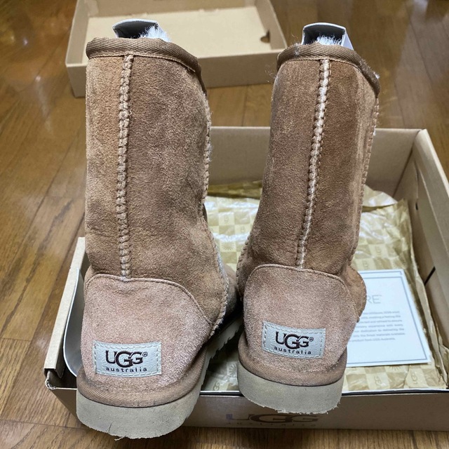 UGG AUSTRALIA(アグオーストラリア)のUGG アグ　ムートンブーツ　ショート　6 レディースの靴/シューズ(ブーツ)の商品写真