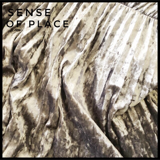 SENSE OF PLACE by URBAN RESEARCH(センスオブプレイスバイアーバンリサーチ)の極美品♡センスオブプレイス　プリーツスカート　シルバーグレー　ベロア レディースのスカート(ロングスカート)の商品写真