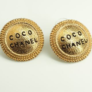 日本最大級アクセサリーCHANEL - CHANEL☆シャネル COCO CHANEL お洒落ロゴピアス iloの通販