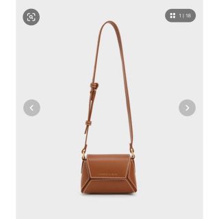 チャールズアンドキース(Charles and Keith)のチャールズアンドキース ナスリン ジオメトリックミニバッグ マイクロミニバッグ(ショルダーバッグ)