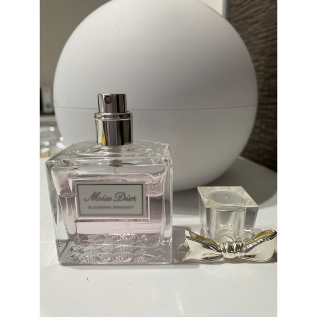 Dior(ディオール)のディオール　ブルーミングブーケ 50ml 香水　美品　Dior コスメ/美容の香水(香水(女性用))の商品写真