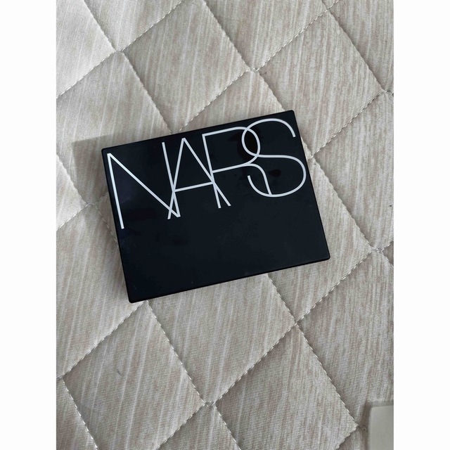 NARS(ナーズ)のNARS ライトリフティング セッティングパウダー コスメ/美容のベースメイク/化粧品(フェイスパウダー)の商品写真