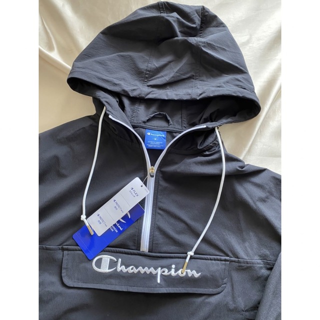 Champion(チャンピオン)の新品　パーカー レディースのジャケット/アウター(ナイロンジャケット)の商品写真