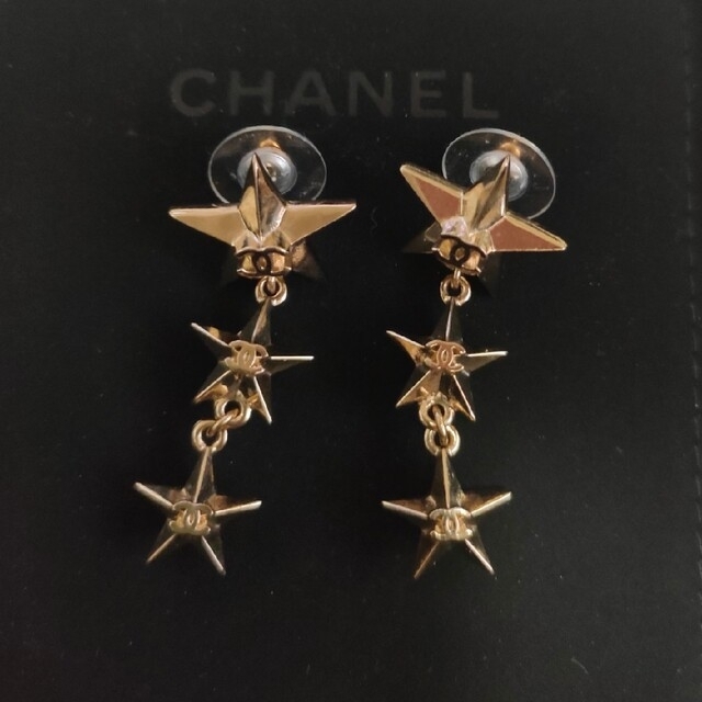 人気の贈り物が大集合 CHANEL - シャネル 3連スターピアス ピアス