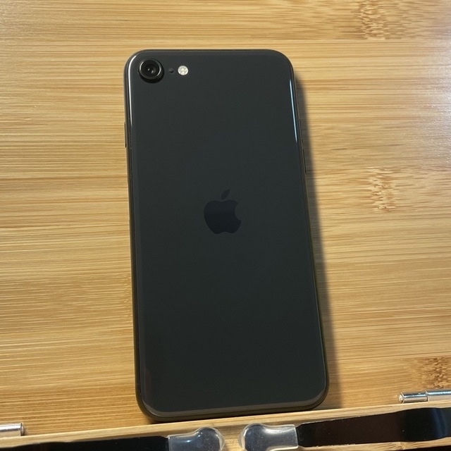 人気特価 【SIMロック解除済】iPhone SE 第2世代 Black 64GB