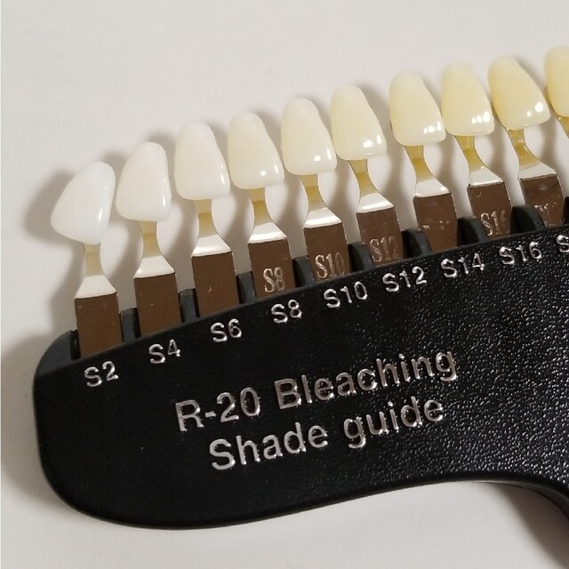 R-20 Bleacjing Shade guide ホワイトニング見本 歯用色 コスメ/美容のオーラルケア(その他)の商品写真