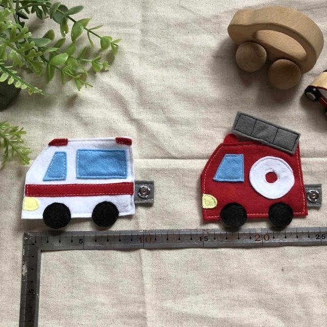 ボタン練習　車　スナップボタン　① ハンドメイドのキッズ/ベビー(おもちゃ/雑貨)の商品写真