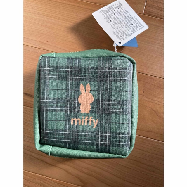 miffy(ミッフィー)のミッフィ　スクエア型　ポーチ　ナムコ限定品 【新品タグ付き】 エンタメ/ホビーのおもちゃ/ぬいぐるみ(キャラクターグッズ)の商品写真