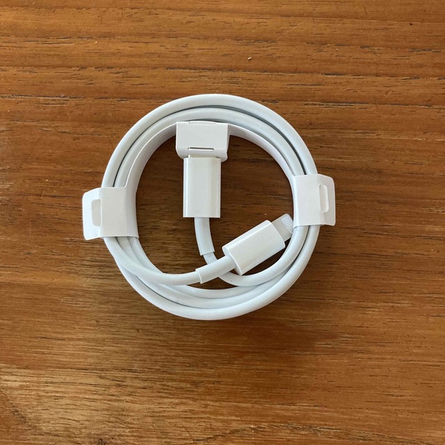 Apple 純正ライトニングケーブル　ＵＳＢ－Ｃ スマホ/家電/カメラのスマートフォン/携帯電話(バッテリー/充電器)の商品写真